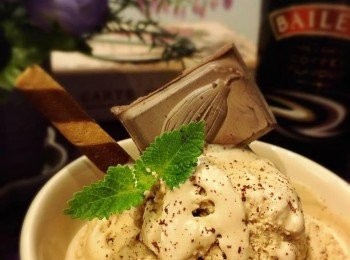 step6: 最後冷藏4小時以上便可, 隨個人喜好可配上朱古力碎、脆條一起享用。