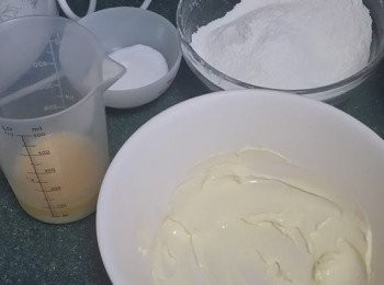 step1: 先將牛油用叉子/膠刮壓開