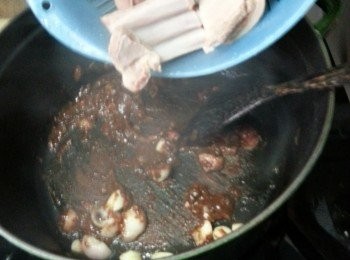 step13: 再加入羊腩炒勻