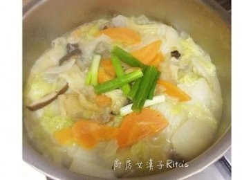 step7: 燉到豬皮和魚皮都軟後即可放入蔥段趁熱享用。