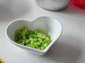 step4: 準備芹菜末灑在粥上面
