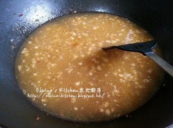 step2: 加入調味料拌勻 , 再加入水拌勻 (水的份量要蓋過豬肉)