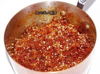 step5: 試吃一小口,是自己喜歡的口感就可熄火，加入白芝麻即完成