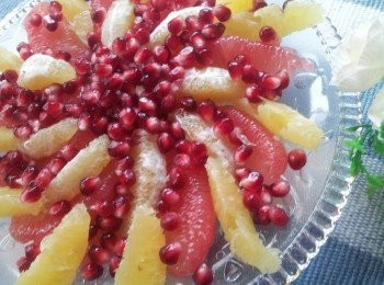 step2: 柳丁2顆去皮剝肉 
( 柳丁去皮和外面的白色膜後,  一片一片分開 , 再用小剪刀把頂端筋脈剪去就可以剝肉 )