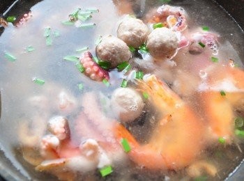 step4: 接著注入約650cc水熬煮