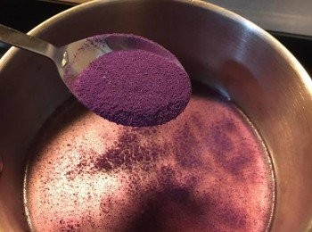 step2: 糖完全溶後先加入紫薯粉攪至均勻