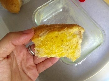 step3: 方包切長方形
一面搽上牛油