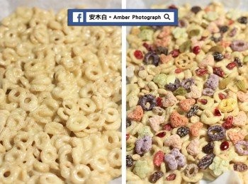 step4: 將裹附上棉花糖液的「藜麥糙米米果」，均勻舖在已舖有烘焙紙的盤子上，可用湯匙稍為整型壓平(左圖)。再放上適量的「藜麥糙米堅果脆片」(右圖)。接著放入冰箱冷藏，將它冰硬。