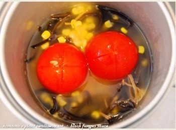 step3: 最後將玉米粒與香菇昆布黑菇醬，連同醬汁也倒入鍋中。