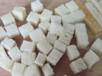 step2: 切去四邊，再切成小方塊。