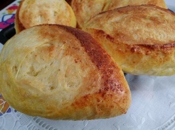 step1: 份量- 5個@105g


材料 一
 所有材料混合搓揉5-6分鐘成為一個均勻沒有粉粒的麵團
 放入密實盒內,室溫發酵1-1.5小時至2倍大