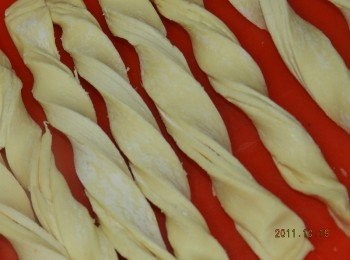 step2: 一次六片小酥皮捲成長條