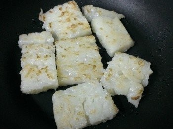 step2: 塊小塊下油鍋煎至二面金黃