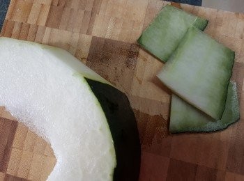step6: 冬瓜先去皮,再切成長件