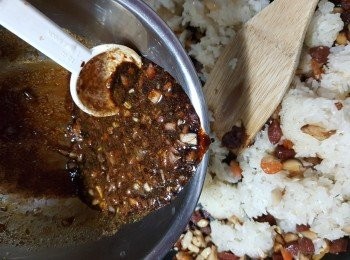 step11: 將餡調味料倒入拌勻所有材料