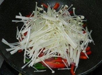 step4: 最後加入金針菇快炒