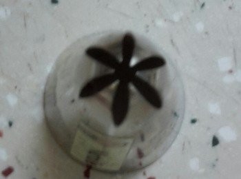 step4: 唧袋入唧咀（我用Wilton2D咀）