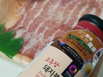 step2: 豚肉用辣醃肉醬先醃15分鐘