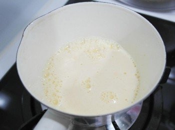 step12: 然後全倒入鍋內以小火烹煮~~ 煮的過程要不斷的攪拌避免燒焦!!!