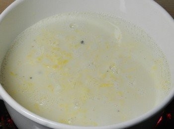 step3: 打兩個蛋花入豆漿，就可以起鍋囉