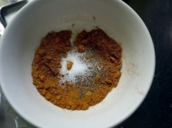 step2: <span class="group_3">香料粉</span>事先調好備用