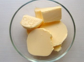 step1: 準備好無鹽奶油。推薦使用[法國發酵奶油]為佳,風味迷人。