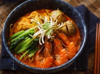 step7: 最後盛盤後，再依照喜好加入芽菜和香菜即可。