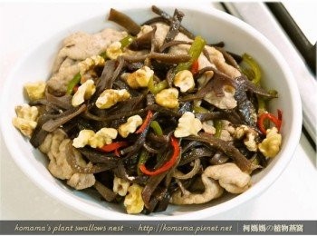 step5: 起鍋後再放入核桃來增添口感，既增味又能增色！