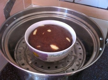 step3: 然後加入水進過，大火隔水蒸20左右分鐘或至熟。時間是模型深淺調整。