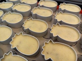 step6: 將壓好的麵團整盤放入雪櫃雪30分鐘