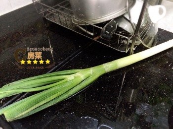step3: 大蔥用綠色部份, 切小段