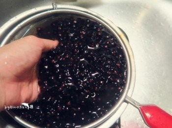 step5: 燜好的粉圓.用冷水沖洗表面黏液