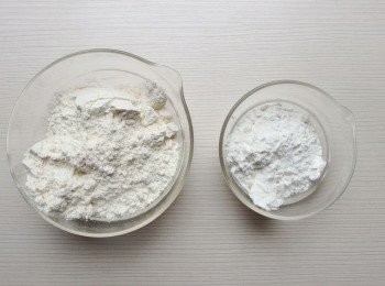 step2: 低筋麵粉口感偏酥脆,蓬萊米粉偏Q彈。亦可全部使用低筋麵粉或中筋麵粉。