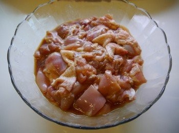 step2: *雞丁抓醃。