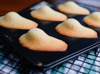 step6: 倒入蛋糕糊，放入已預熱180度焗爐，焗約10-12分鐘即可