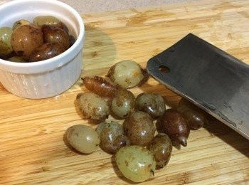 step3: 石黃皮用刀背略拍開等佢容易出味