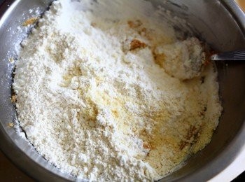 step4: 混入「低粉+玉米粉+杏仁粉」均勻攪拌