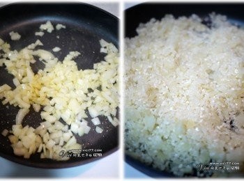 step1: 先下洋蔥炒至透明後，再加入白米與大蒜末炒至白米邊邊呈透明狀
