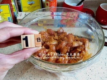 step5: 蓋上保鮮紙放入雪櫃下層靜待一晚 (如唔想醃一晚 , 亦最少醃六小時至入味)