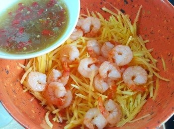 step4: 將所有<span class="group_1">材料</span>拌勻後，再加入<span class="group_2">調味</span>料拌勻。