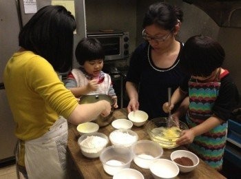 step2: 首先把無鹽奶油室溫融化後+糖將糖辦均勻