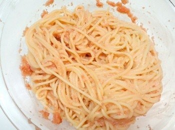 step4: 再將義大利麵放進醬汁仔細拌勻後即完成