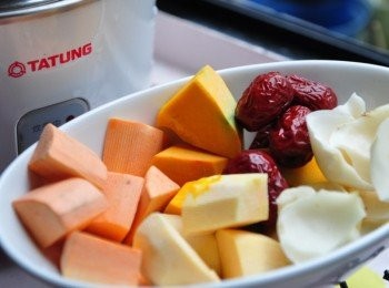 step1: 備料<span class="group_1">食材</span>:將地瓜、南瓜切成塊狀，百合及紅棗清洗乾淨