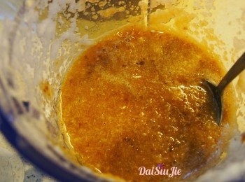 step4: 把韓或醃肉醬加入梨子汁，拌勻備用。