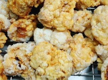 step3: 用180度的油溫炸約2分鐘後一度取出,放置約4分鐘後再度第二次油炸約40秒