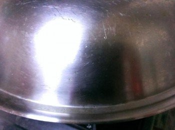 step2: 馬上蓋緊鍋蓋~煮三分鐘~(鍋蓋是飄可以緊密的~我有試過鍋蓋不緊密的煮出來的顏色就不漂亮了~)