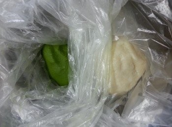 step6: 將水皮及油皮分別裝起,放入雪櫃雪一晚待用