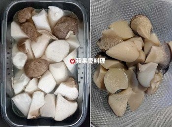 step2: 杏鮑菇和高湯放入容器中，置入電鍋，外鍋1杯水，蒸30分鐘，取出瀝乾。