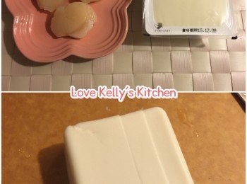 step1: 準備三支湯匙，將豆腐切件，然後豆腐及帶子放於湯匙上，放入蒸爐/隔水蒸5分鐘；