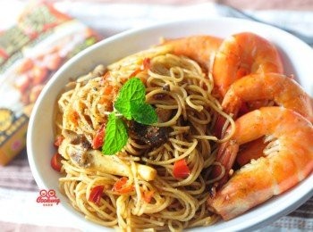 step5: 香辣的咖哩香氣義大利麵，火辣上桌囉!